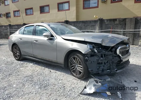 2024 BMW 530 I z USA, uszkodzony, nr VIN WBA43FJ03RCS41294